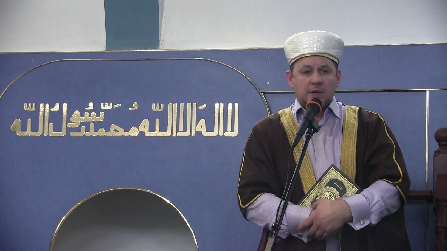 Саид Абдуль Азиз Дятко читает проповедь в гомельской мечети